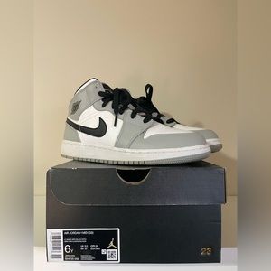 Nike Jordan 1 Mid - Smoke Grey